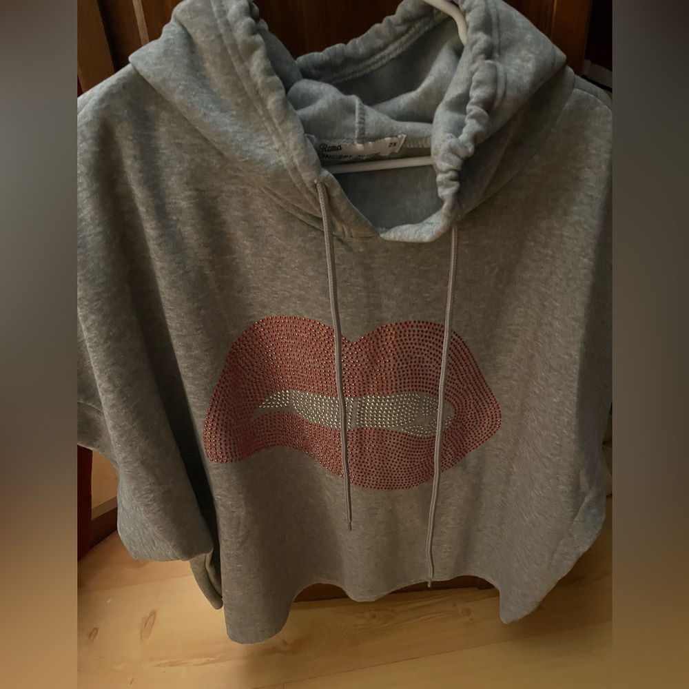 HOODED SHORT SLEEVE SWEAT SHIRT